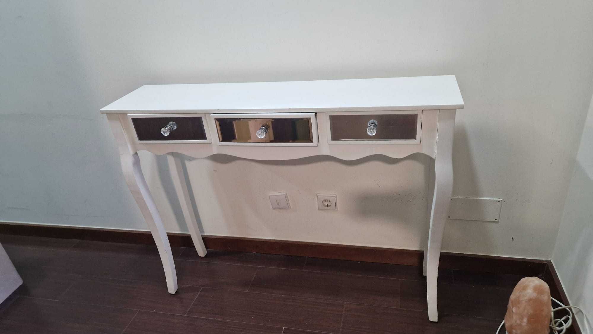 Movel de Entrada branco espetacular