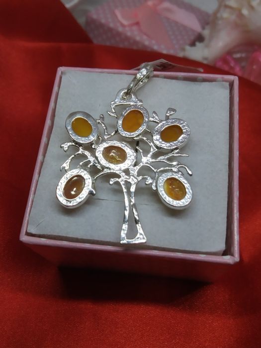 Piękny srebrny wisiorek z bursztynem  Drzewo, srebro 925