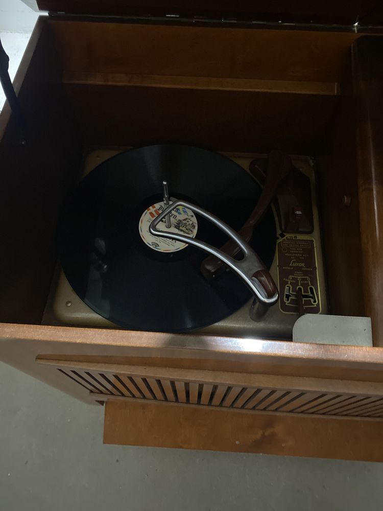 Gramofon AGA Szwecja rok produkcji około 1954