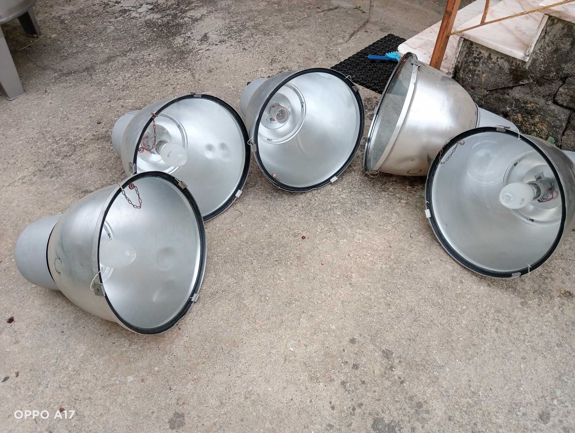Vendo holofotes como novos