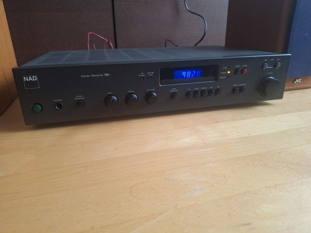Amplituner NAD 701