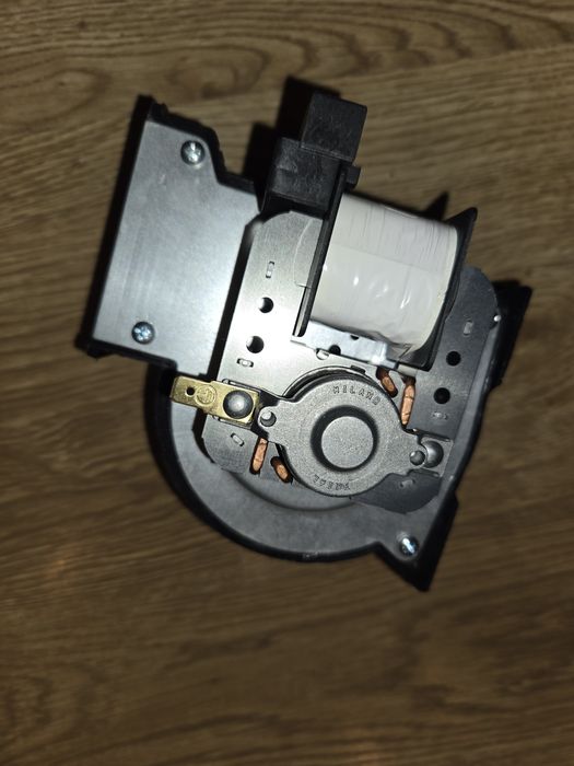 Нові Двигуни з редуктором для видачі товара Saeco снекових