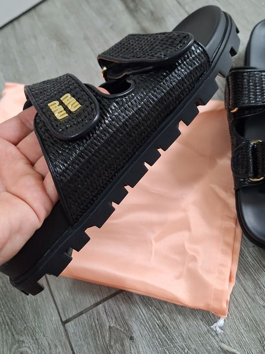 Miu miu klapki kultowy model