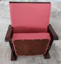Cadeiras de cinema de 1952 restauradas