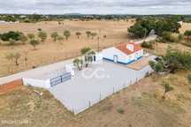 Quinta de 0,7 ha c/ Moradia T2 em Alcáçovas, Évora