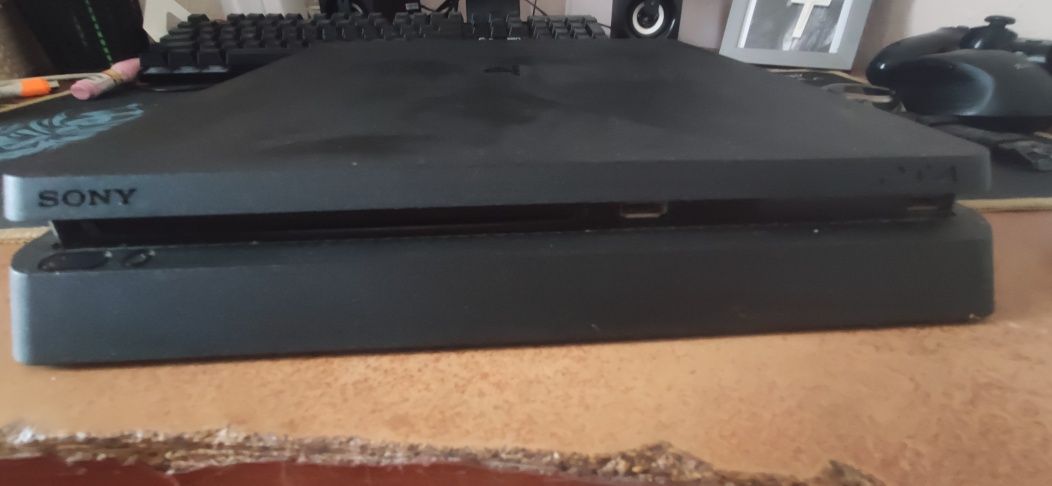 Playstation 4 slim 500g з двома геймпадами та аккаунтом