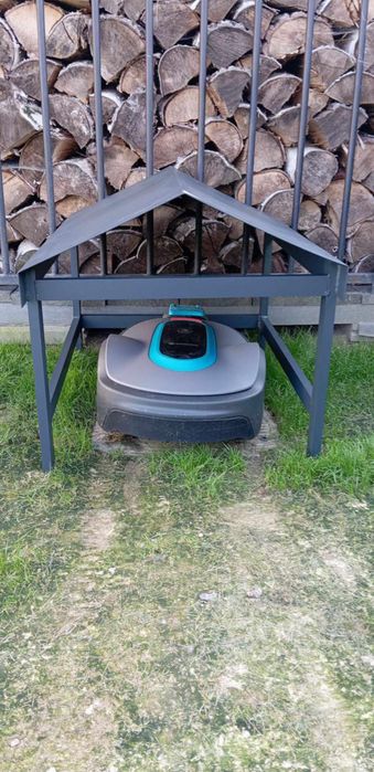 Garaż na robota koszącego, kosiarkę robota