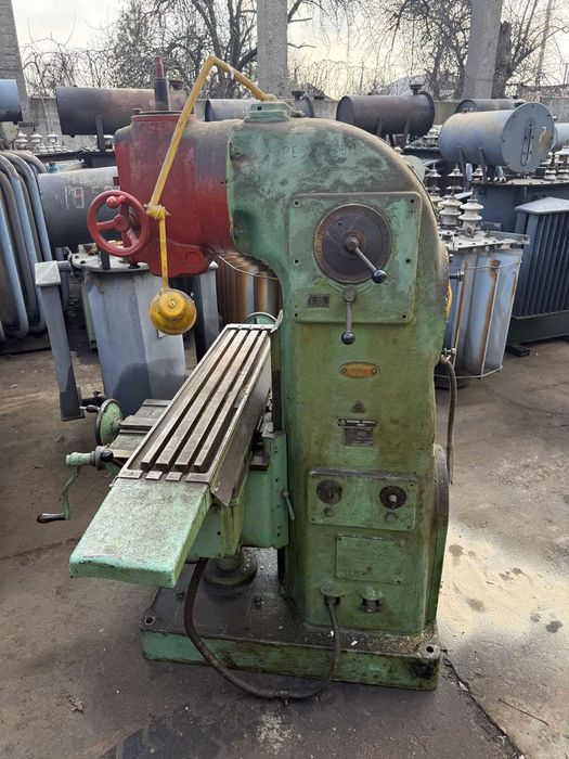 Продам фрезерний верстат