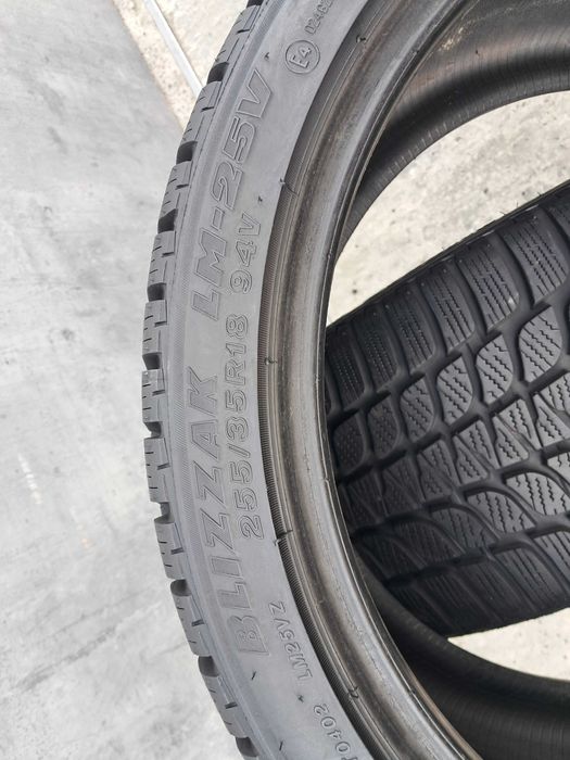 Резина зима 90% протектор Bridgestone 255/35 R18 Blizzak LM 25 V