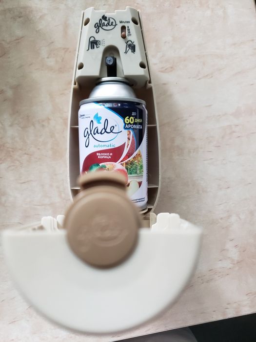 Автоматический освежитель воздуха Glade Яблоко и корица