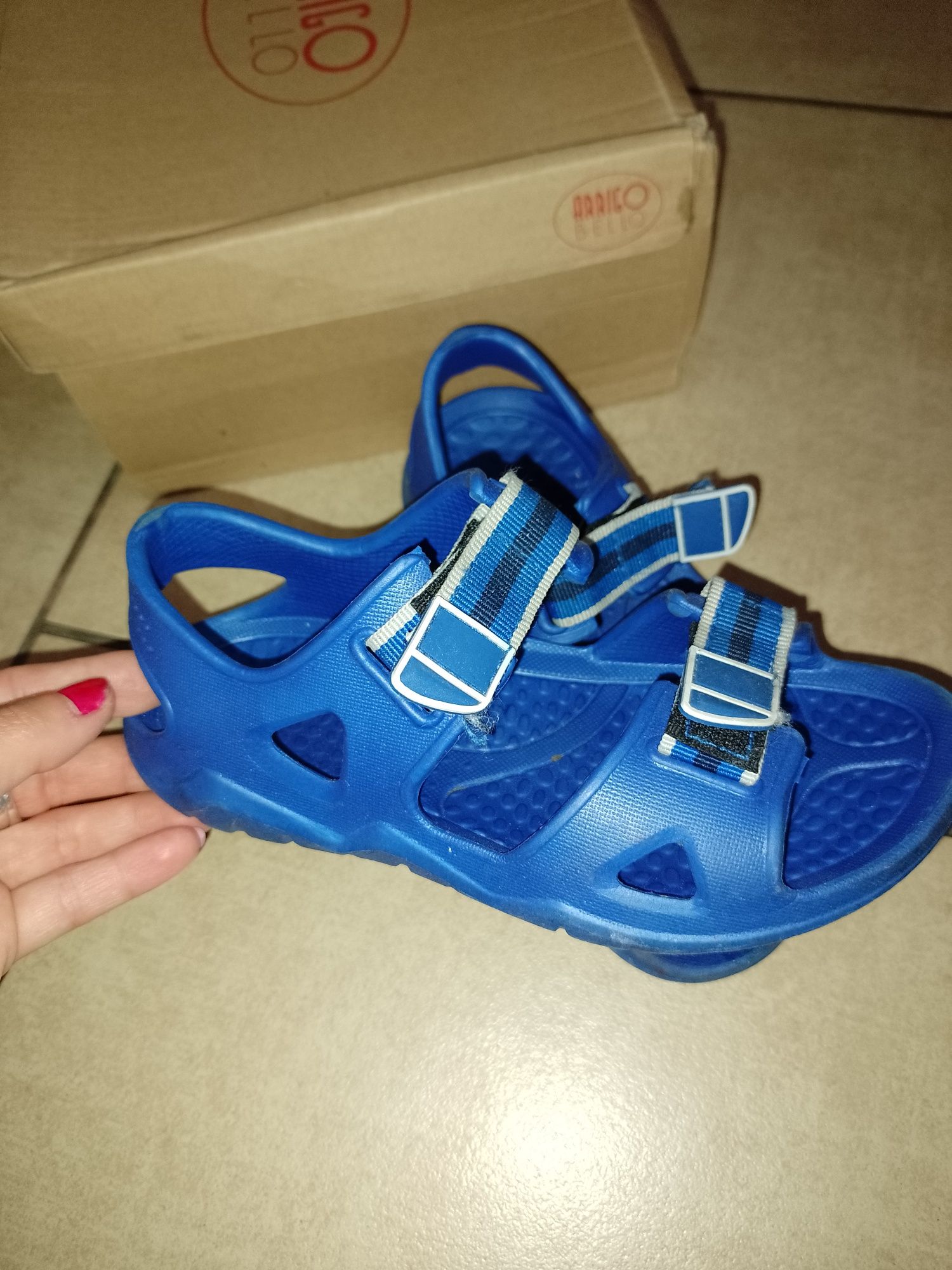 Buty paski rozmiar 31