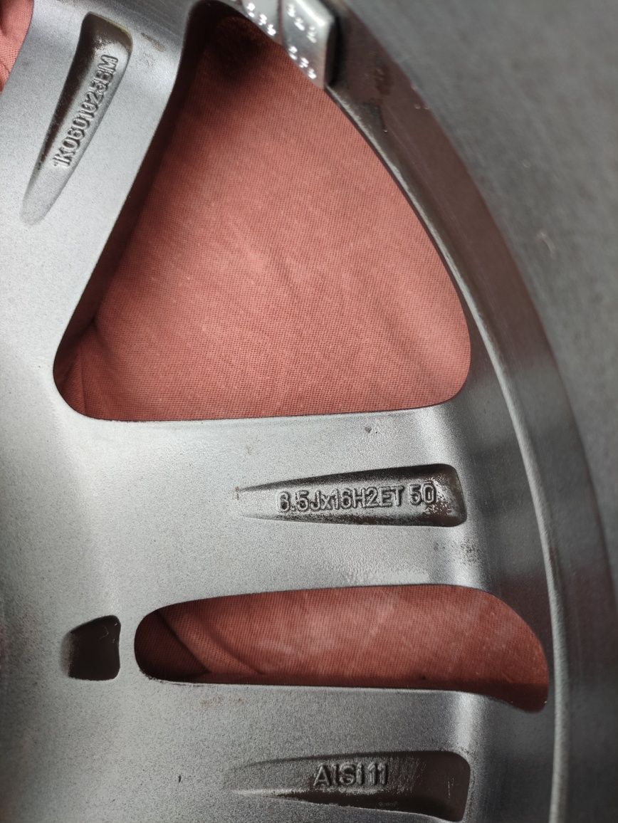 Sprzedam 4 felgi aluminiowe vw Touran 1T