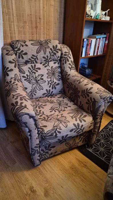 Dwa fotele fotel brązowe kwiaty