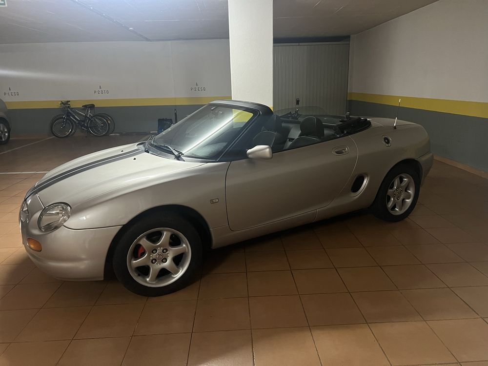 Vende-se carro descapotável
