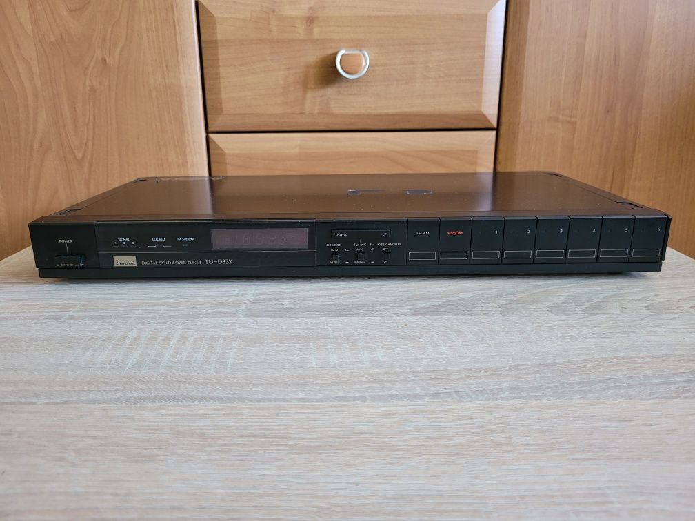 Sansui TU-D33X tuner.