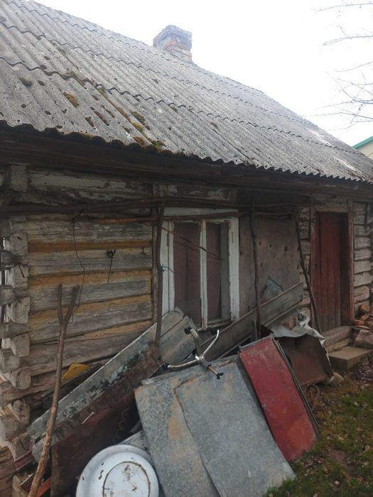 Sprzedam drewniany dom z bali 4,9 x 5,7 m – do rozbiórki