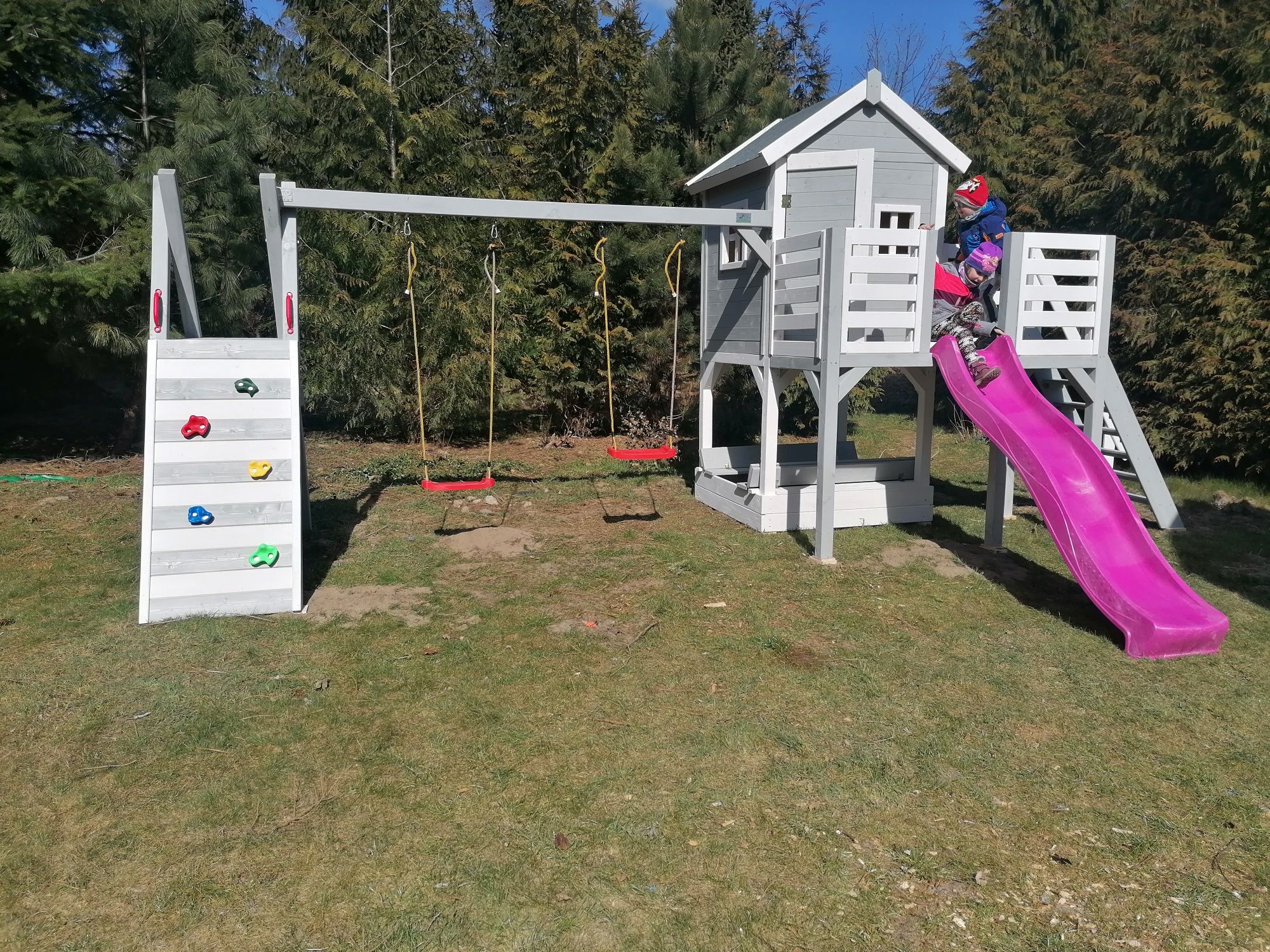 Plac zabaw dla dzieci huśtawka