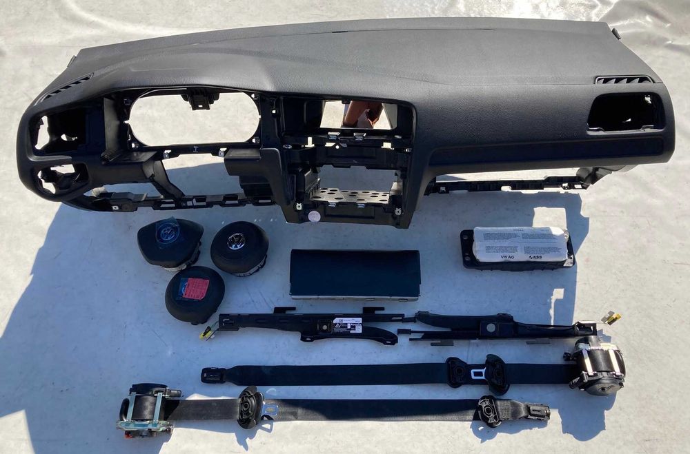 Торпеда Volkswagen Golf VII ремни подушки запчасти разборка шрот