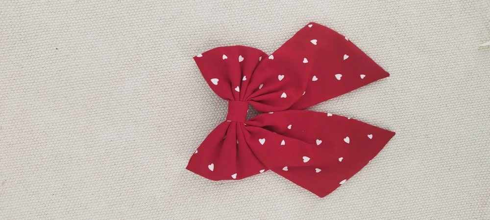 Kokarda do włosów spinka dla dziewczynki serduszka walentynki