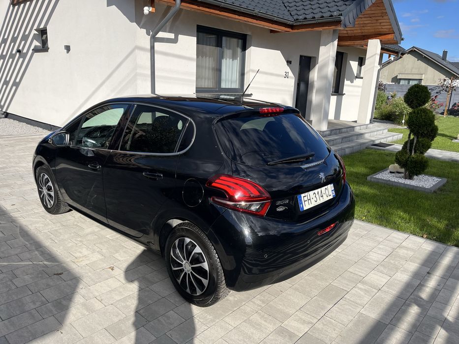 Peugeot 208 lift 18r 1.2 allrue chrom parki tablet elektryka