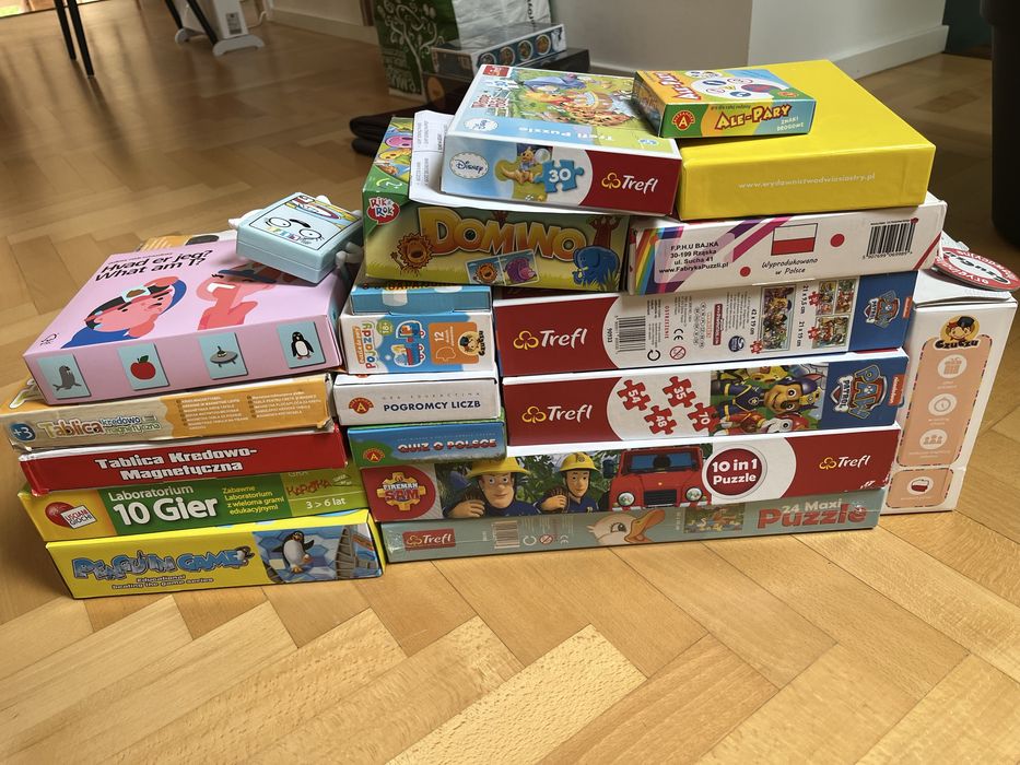 gry zabawki puzzle - widoczne na zdjeciu