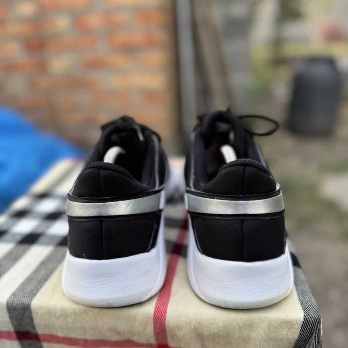 Кроссовки Nike Legend Essential 2, 44,5 размер, Оригинал, Кросівки