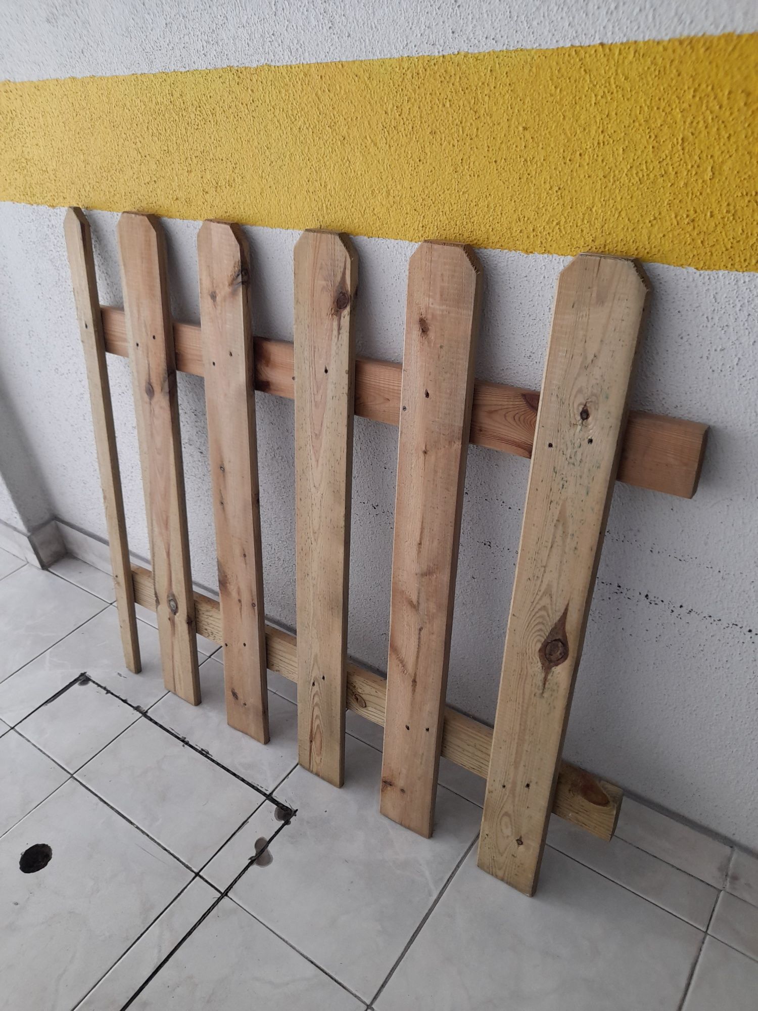 Vedação de jardim. Na compra da grande oferta da mais pequena.
