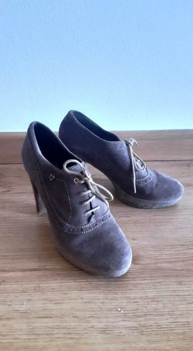 Sapatos cinza (como novos)