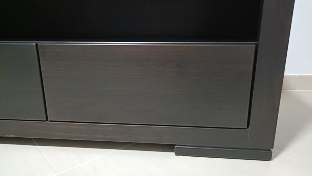 Móvel TV da Sofatinni em madeira maciça wengué