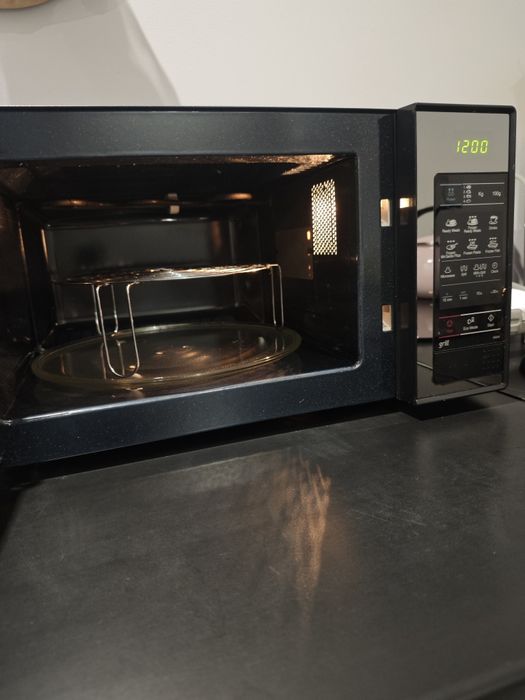 Mikrofalówka z grillem Samsung GE83X