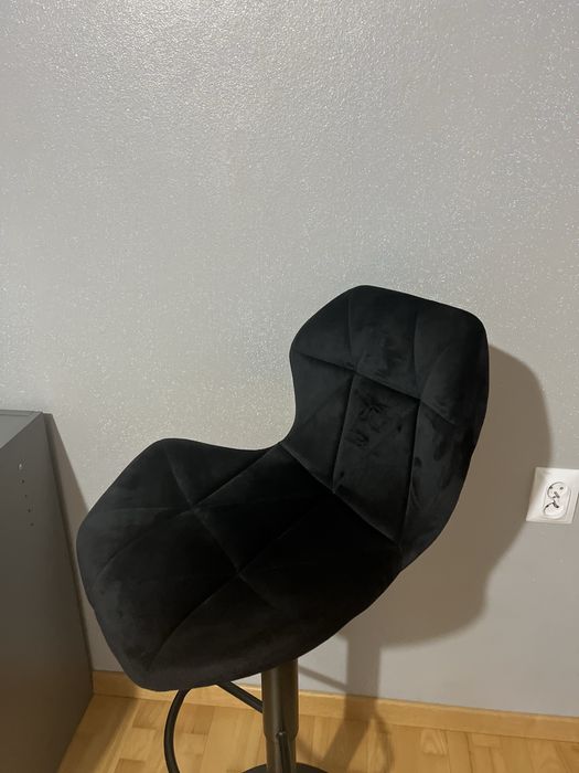 Pikowane kosmetyczne krzesło czarne hoker glamour