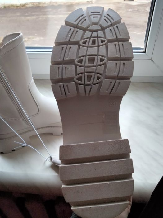 Ботинки челси нові!