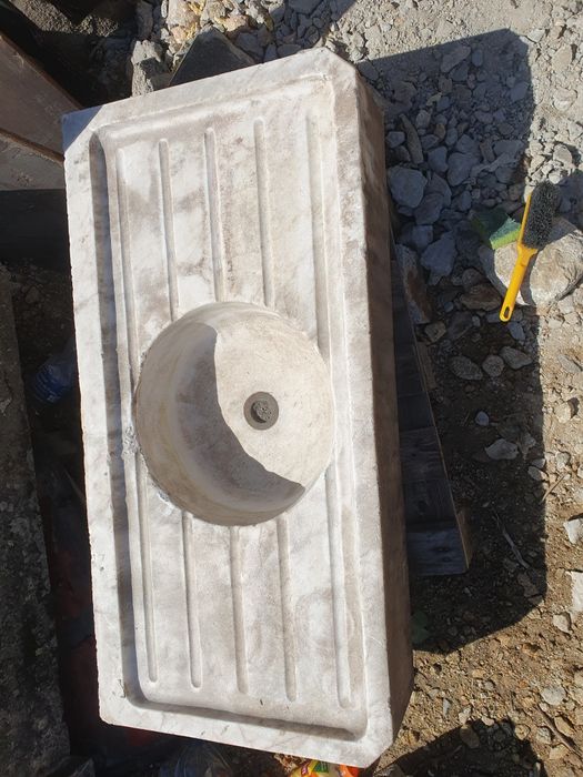 Lava loiça em pedra mármore rústica