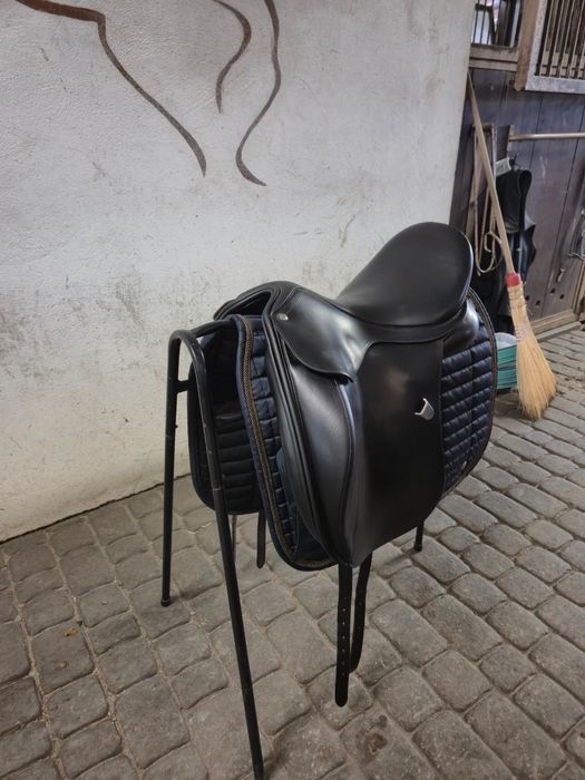 Sprzedam siodło ujeżdżeniowe Bates