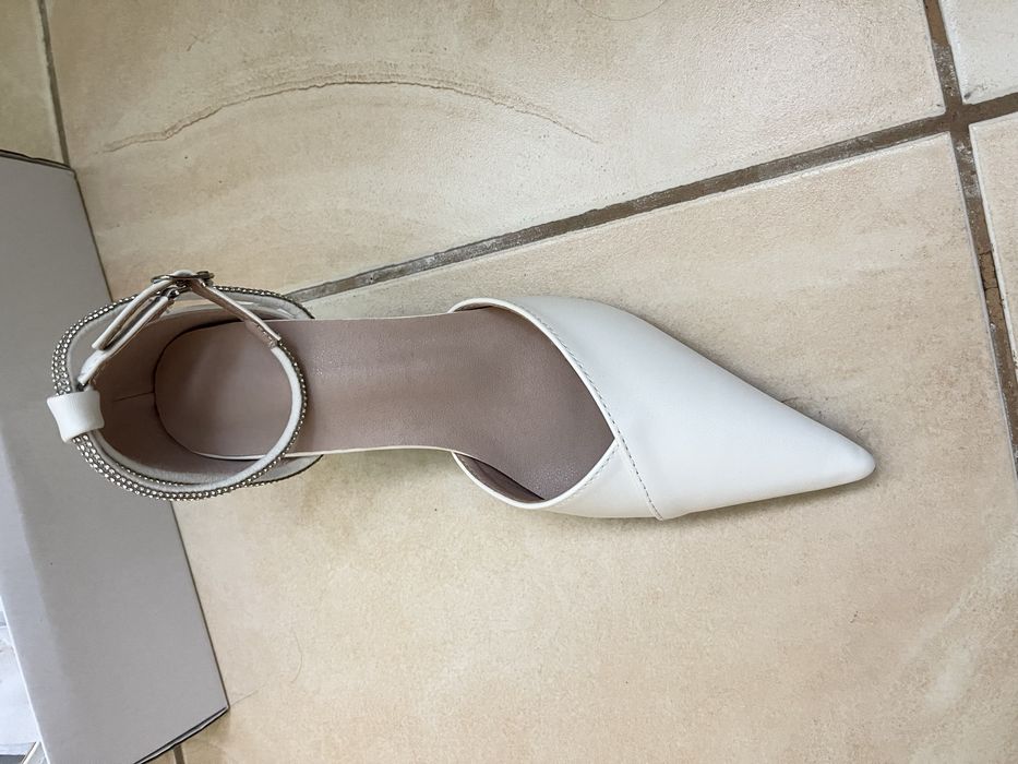 Туфлі жіночі, білого кольору