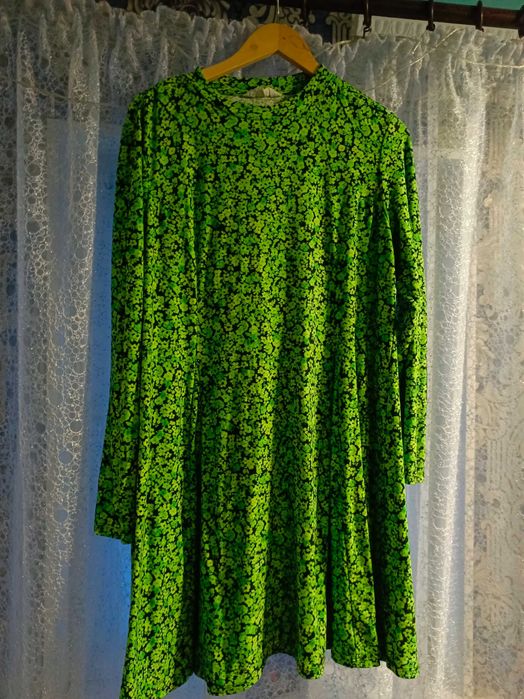 Жіночі сукні в чудовому стані