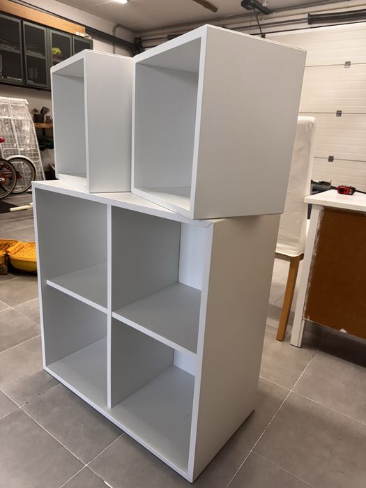 Conjunto de cubos e cadeira, mesa de cabeceura e cadeira