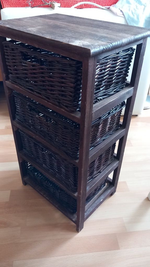 Szafka drewniana z 4 szufladami z wikliny, blat 40x29 wysokość 73 cm