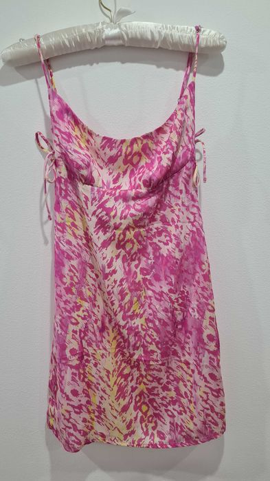 Vestidos a 8€ cada
