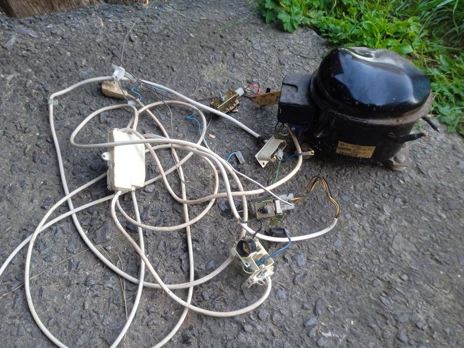 Продам. Комплект. До холодильника. Мотор робочтй кого цікавить пишіть.