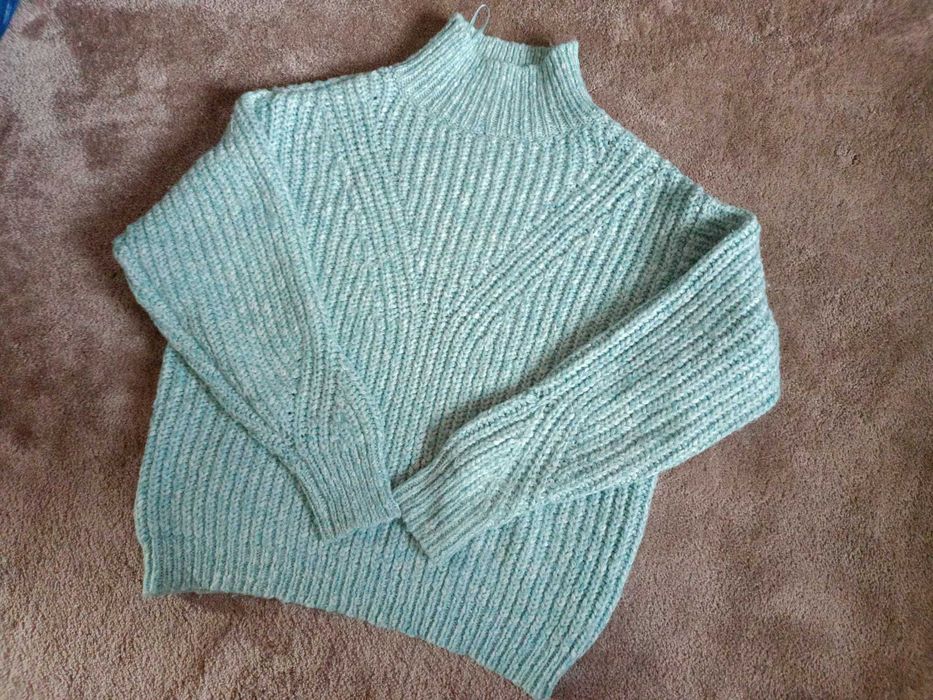 Ciepły sweter dziewczęcy Marks & Spencer  niebieski .