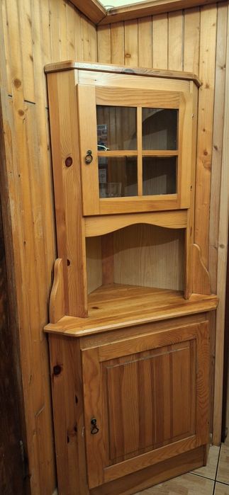 Witryna z drzewa rogowa