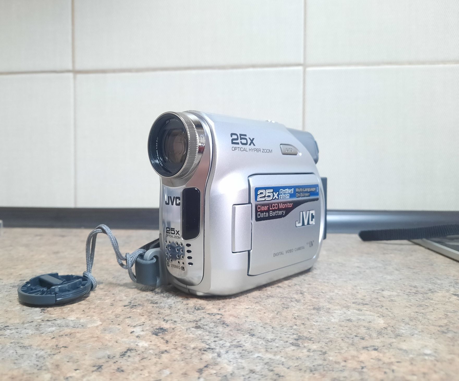 Відеокамера JVC X-25