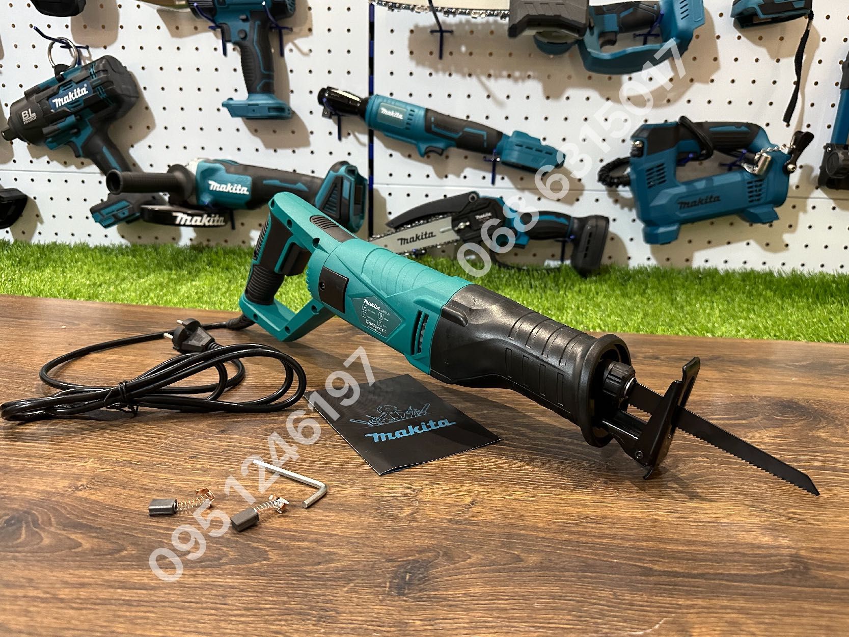 Сабельная пила Makita MKT12C сетевая с поворотной ручкой пилка 22 мм