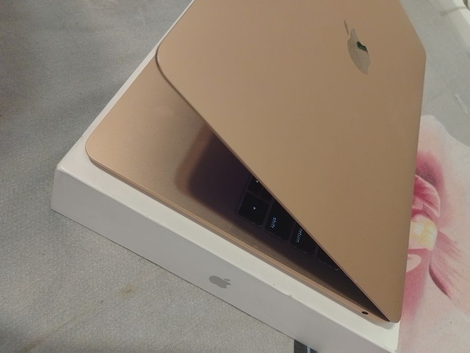 Макбук аір 13"  Gold Core i5/8 акумулятор 114 циклів