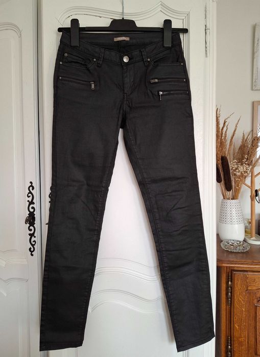 Czarne woskowane spodnie 34 XS bawełna