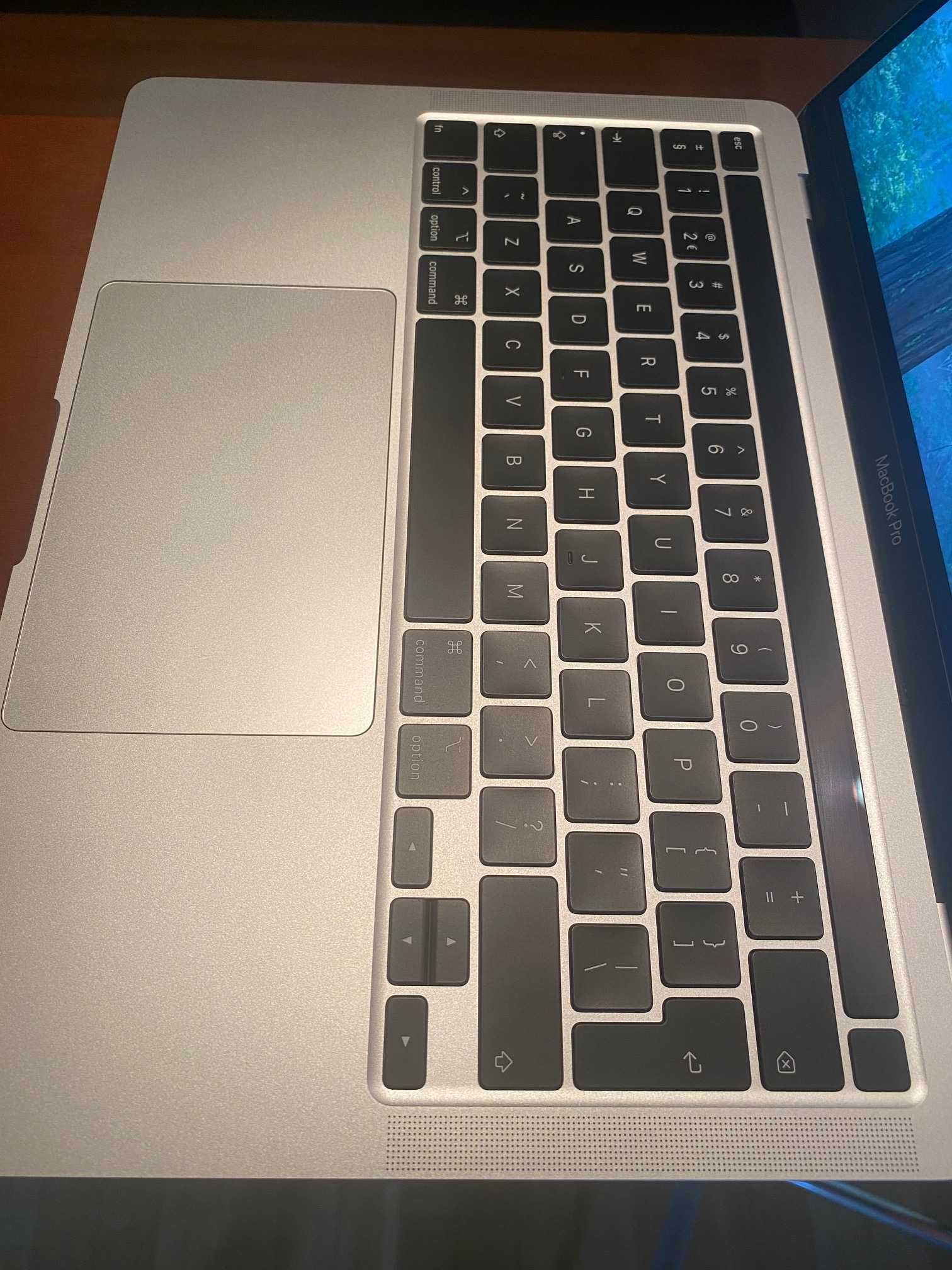  MacBook PRO 13" - 16/512 - 4x TB - Touchbar