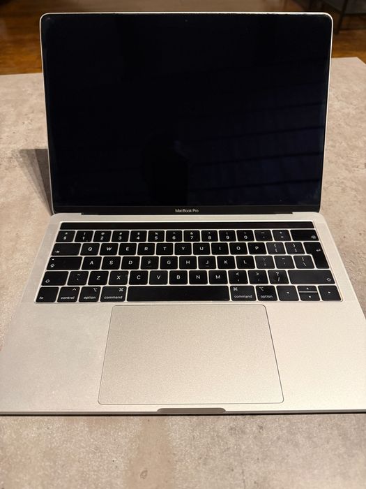 MacBook Pro 13 2019 i5 8GB RAM, 128 GB SSD - bateria 145 cykli