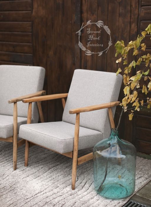 Dwa fotele typu 'Lisek' PRL po renowacji