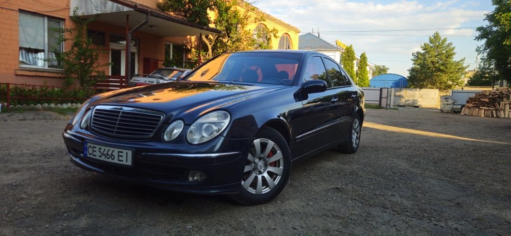 Mercedes-Benz W211